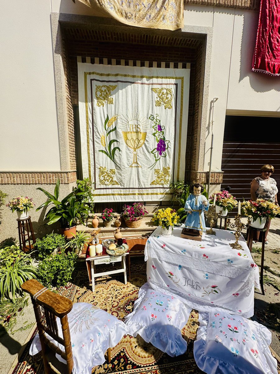 PsoeMota's tweet photo. 👏🏼✝️Gracias a todas las hermandades y cofradías de Mota del Cuervo y especialmente a la Hermandad del Santísimo Sacramento por hacer brillar nuestro pueblo un Corpus más ✝️❤️ https://t.co/lRBudfnvmQ