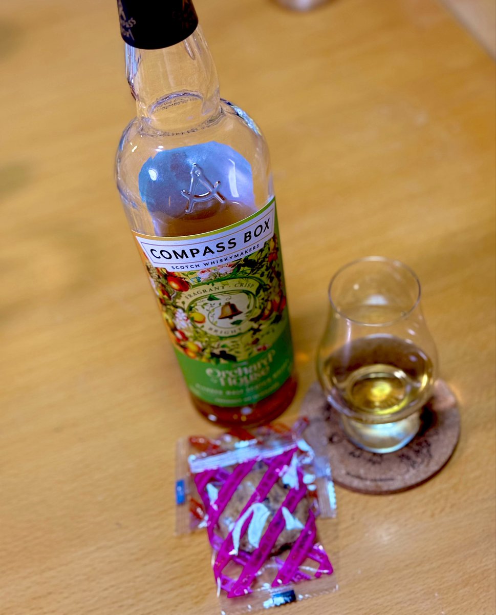 Daddystv1's tweet photo. コンパスボックス
オーチャードハウス🥃

んーいい匂いだぁ😍✨

明日からまたハードな1週間が始まるぞ😭頑張ろ‼️

#乾杯 https://t.co/Bu10LEaZa6