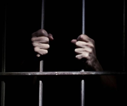 Azade3549's tweet photo. Yine herkesin söküp attığı
Bir dalı tutacağız seninle

Aramızda bir anne duası duracak
Bir de hiç yormadığımız sözler. 

Yine bir bakışta anlayacağız birbirimizi ...✍️Azâde https://t.co/sEciGfoOmg