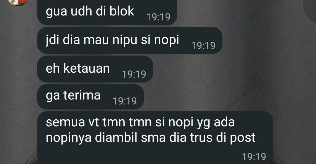 sjwttt's tweet photo. HELP RT SCAMMER💢💢💢

All fandom pls bantu report n block

Kronologi: temenku post sedih gabisa nonton exo, trus di DM bilang jual tiket exo krna gabisa hadir, pas ketauan scammer ga terima dan direpost semua vidionya

Oye @/omyarkk_ on tiktok 
https://t.co/VxEn19XIIq https://t.co/OwoaKaOoZa