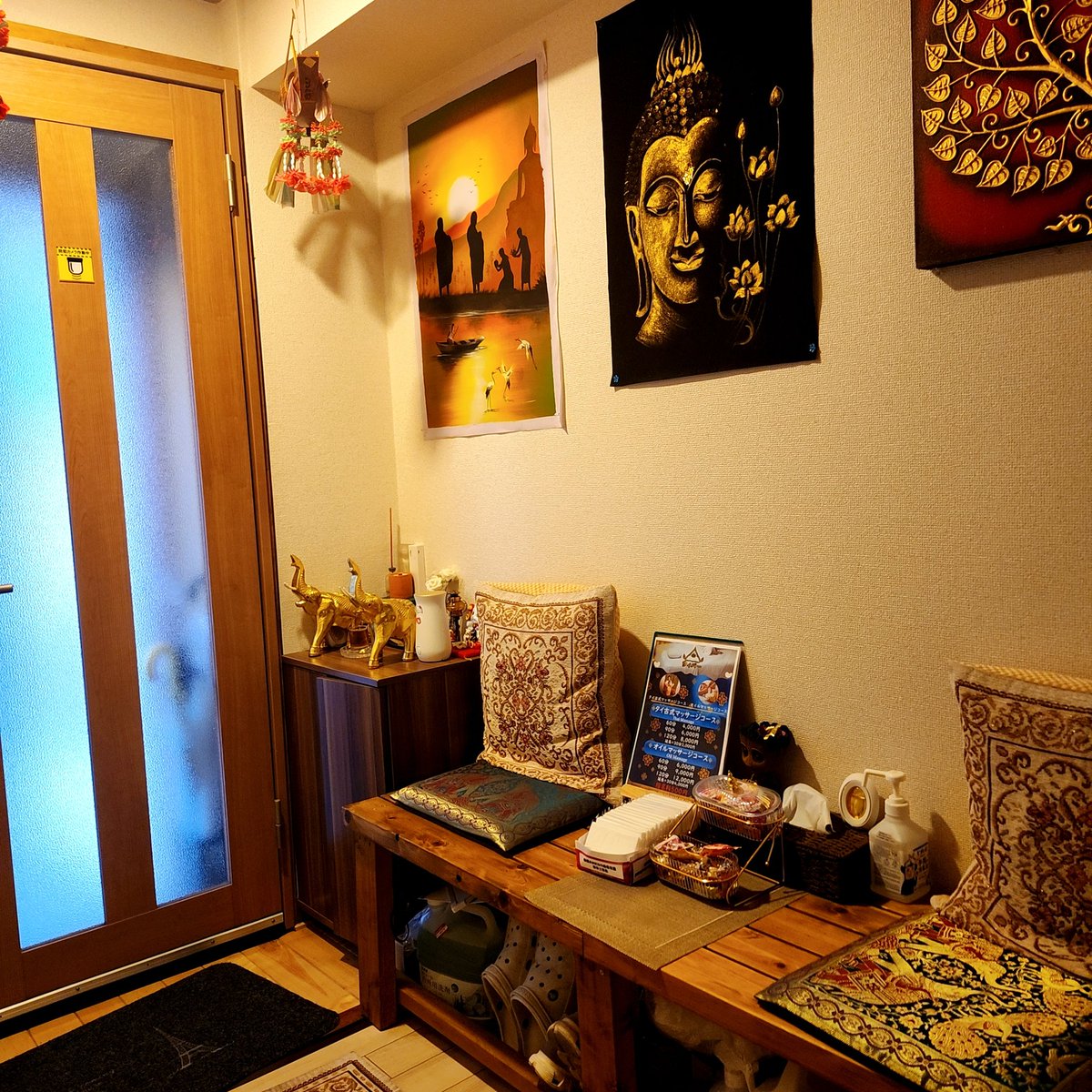 kingkamon1982's tweet photo. いらっしゃいませ 
open12:00-24:00
#thaimassge 
#massage
#タイマッサージ　 
#ichikawa
#vipathaimassge https://t.co/lt7U6hlDGK