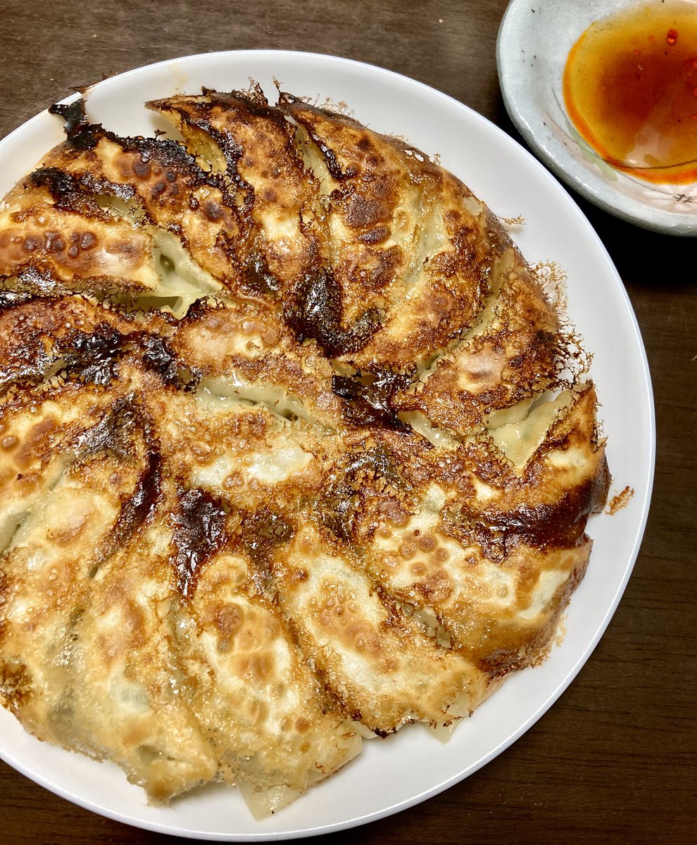 makiemon's tweet photo. 餃子焼きました https://t.co/0CnKMs53S2