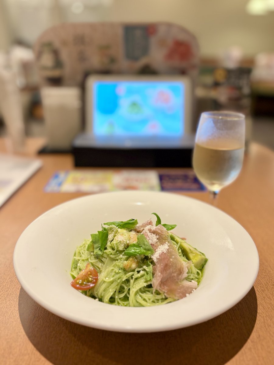 MKMusicPhoto's tweet photo. 仕事後の定期通院帰り。
帰宅時間が22:00となると、途中で外食した方が楽だし身体にも良いかなと。
でもなんとなーく機を逃して、結局地元で外食。
食事を摂る時間変わらんやんけ😅
でも準備や片付けを考えると、やっぱり楽かな。

#デニーズ
#深夜飯 https://t.co/dMfGdMI0Ba