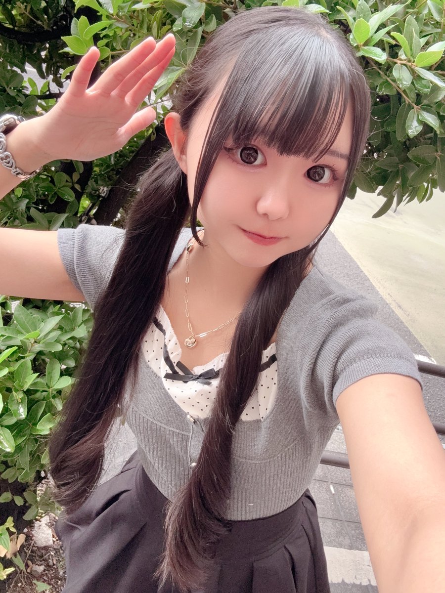 Chimo_ataru's tweet photo. こんばん🎲

今日は撮影会📸
ありがとうございましたっ❣️

いっぱいお話できて！お写真撮ってもらえてとっっっても楽しかった〜
ありがとうございますっ💚ྀི

来週はいよいよ！もーちゃん生誕祭！！
ワクワクしてきたー！！

 #チャイモ https://t.co/JMychKhOou