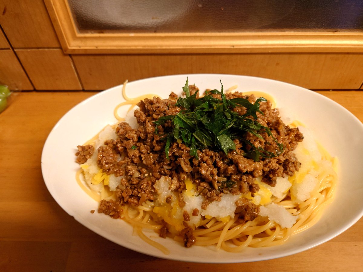 nagi0441's tweet photo. 今日のごはーん🍴

おろしそぼろパスタ！(自家製ポン酢味)

うんまっ！

 #おじメシ https://t.co/TaJGheZDEg