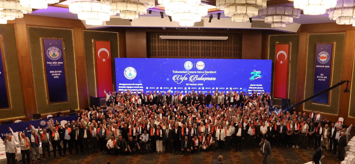 _aliyalcin_'s tweet photo. Çatışmayı yöntem, kavgayı siyaset, ideolojik körlüğü kimlik sayan anlayışların karşısında Toç Bir-Sen; değerler sendikacılığının, emeğin izzetini korumanın ve insan onurunu merkeze alan mücadelenin adıdır.

51.000 üyeye ulaşarak hizmet kolundaki tüm kurumlarda yetkili sendika olma başarısını gösteren teşkilatımızı; Genel Başkanımız Hüseyin Öztürk’ün şahsında, Kurucu Genel Başkanımız Osman Şimşek başta olmak üzere emeği geçen tüm dava öncülerini, teşkilatlarımızı, üyelerimizi yürekten kutluyorum. 

Nice 25 yıllara, nice güçlü yarınlara…

@huseyinozturk_1 @TocBirSenGM #ToçBirSen #ToçBirSen25Yaşında