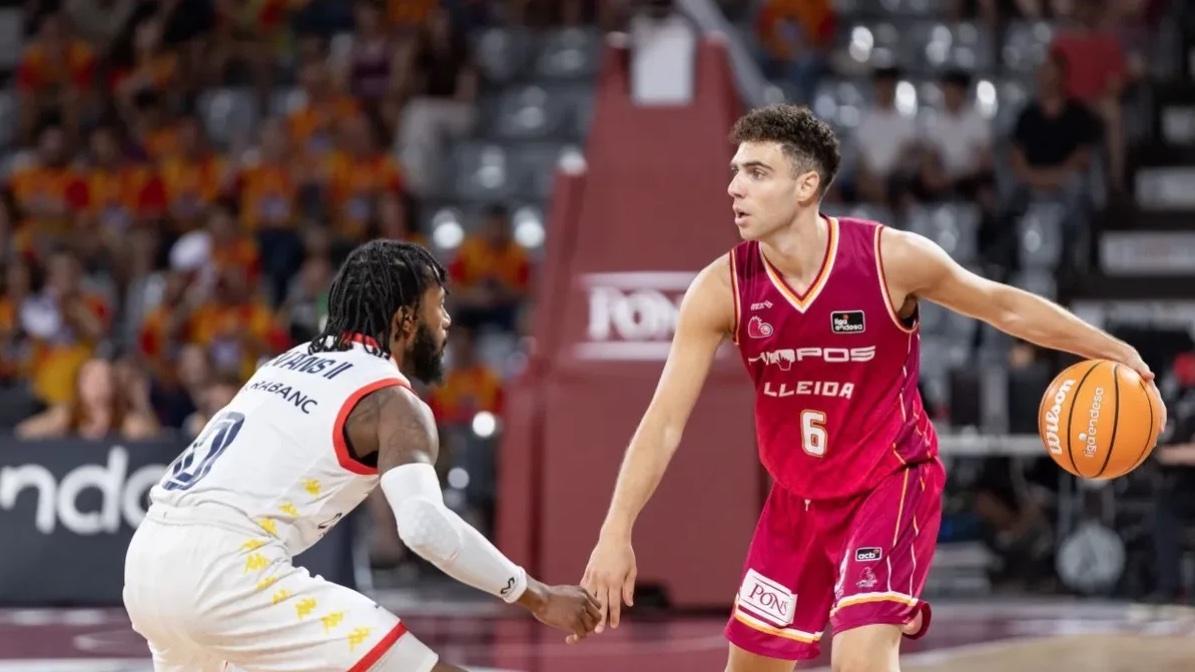 ZFichajes's tweet photo. 🚨EXCLUSIVA @ZFichajes 🚨

Hiopos Lleida ha iniciado conversaciones con UCAM Murcia por Dani García.

El base español ya jugó en el equipo la pasada temporada y el conjunto catalán busca su continuidad en el equipo.

#MercadoACB #HioposLleida #UCAMMurcia https://t.co/Kvtc2Y83oH