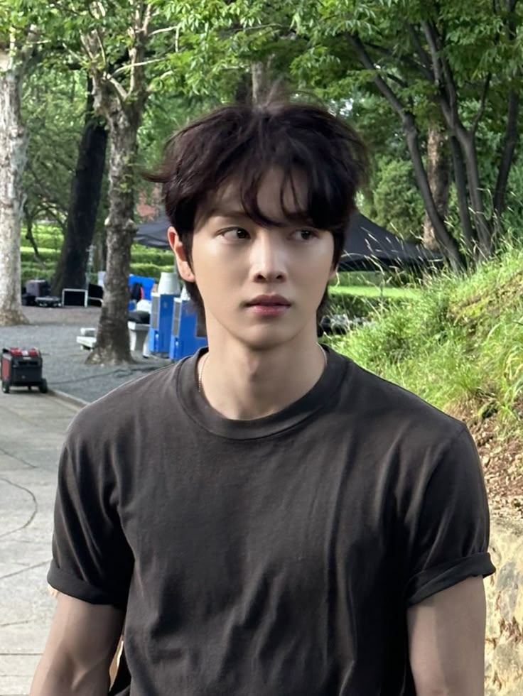 ekejejjd's tweet photo. 헤헤(였던)숑넨.. 
엉찬 정말 깜짝 놀랄 정도로 예쁜 애들만 사귐 일반인 중에 이런 사람이 있었나? 싶을 만큼 키 크고 마르고 하얗고 웃는 게 예쁜 저같은 여자들만 사귐 취향 소나무라고 불림
언빈 확신의 누나 킬러 의도한건 아니고 그냥 편하고 좋은 여자 만나다 보니 다들 연상이었음 신기하게도 https://t.co/u9hbE2LFJL