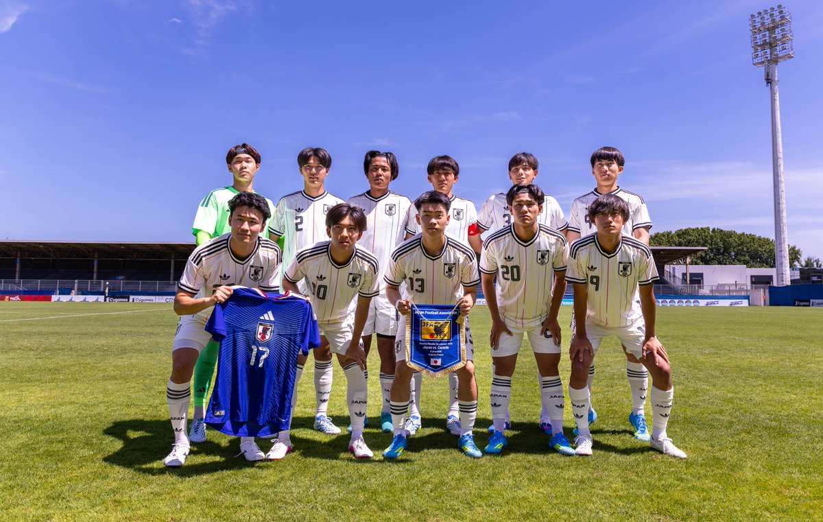 TournoiMRevello's tweet photo. 🇯🇵 𝐎𝐧𝐞 𝐭𝐞𝐚𝐦, 𝐨𝐧𝐞 𝐟𝐚𝐦𝐢𝐥𝐲

Before yesterday's game, the @jfa_samuraiblue posed with Kaiki Kato’s #17 shirt. The player had to leave the Tournament after suffering a serious injury in the previous match.

We wish you a strong and speedy recovery, Kaiki! 💙 https://t.co/GaPOfCB7Sb