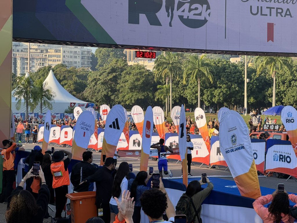 PossoSports's tweet photo. Tsegaye Getachew captured @maratonadorio in unofficial CR 2:10:23 https://t.co/YGSxFlBXLx