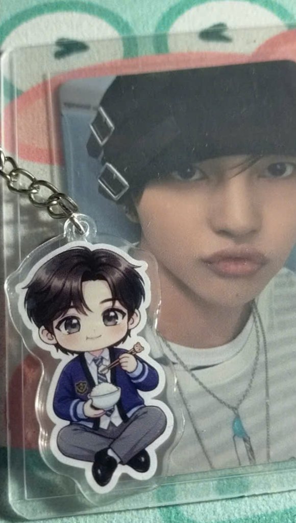 Dailywithharuta's tweet photo. Tui mê bộ đồng phục học sinh của Haruta tới mức phải đi làm keyring luôn✨ Tiếc là chúng lại về sau khi fan meeting kết thúc hơn một tuần🤦
#HARUTA #SMTR25 https://t.co/wIs6bztGDP
