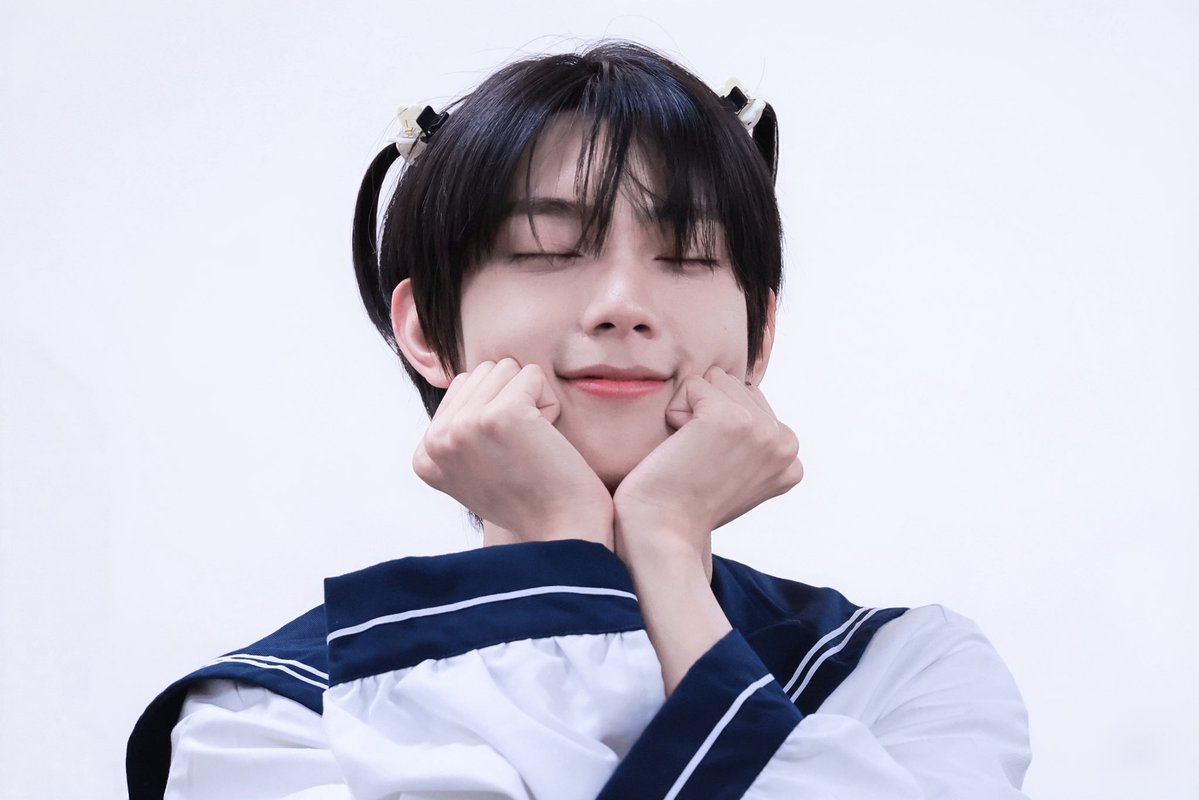 cheriyous's tweet photo. RT @Mist_Liyu0102: 260607 dmm 🥺

#최립우 #CHUEILIYU #崔立于 
#FLAREU #플레어유 https://t.co/7U8UWoFGbD