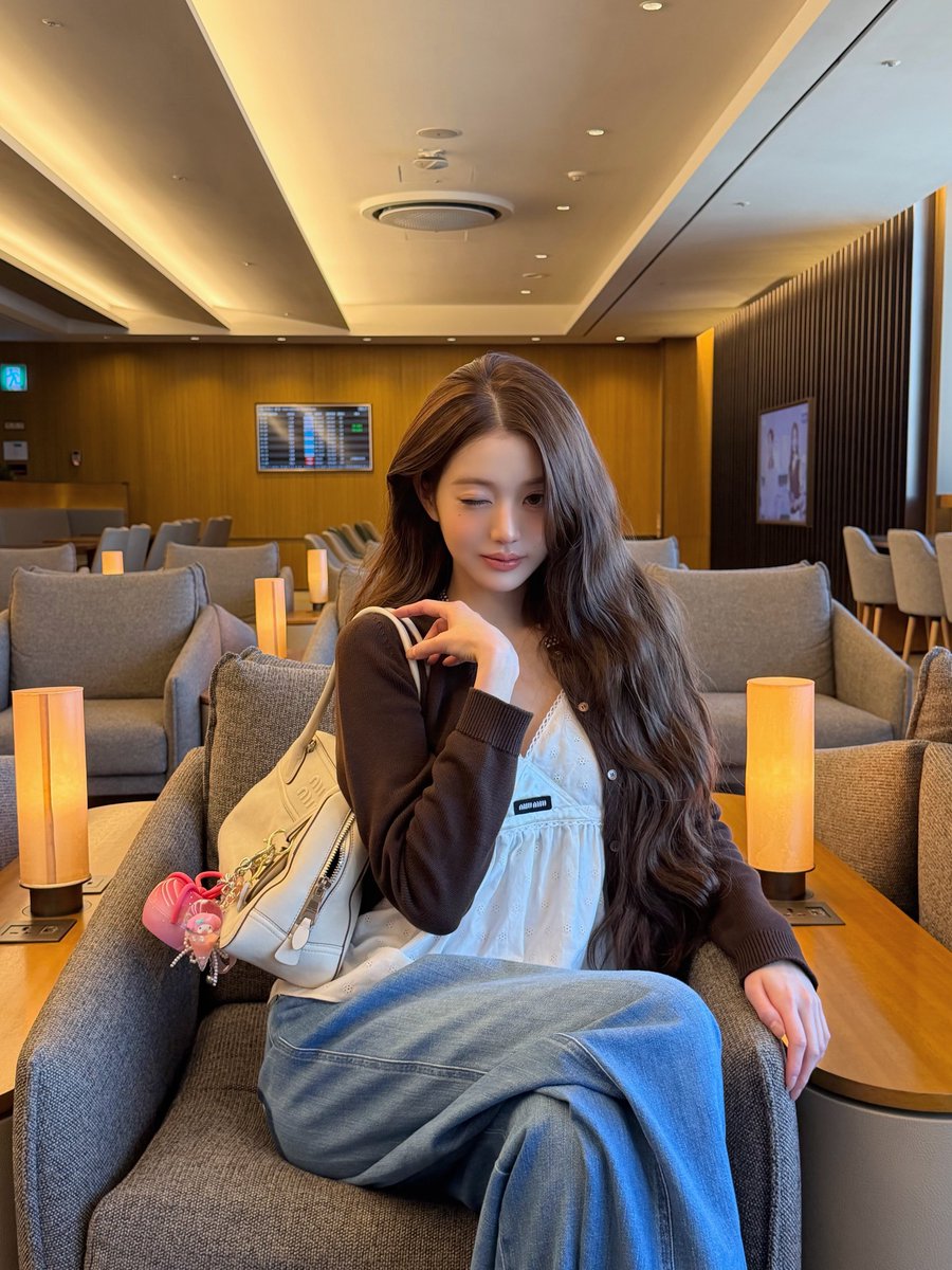 luvwy04's tweet photo. 첫짤 분위기 완전 느껴버림 이날 진짜 좋아.. https://t.co/X6ToHle5PT