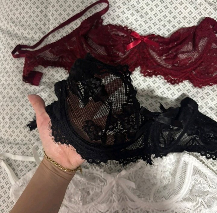 sani1653046's tweet photo. Girls only🚨

Aku mau drop rekomendasi bh yang harganya affordable tapi awet bertahun-tahun⁉️😍

A thread 👙 https://t.co/LOoQyZPzGz