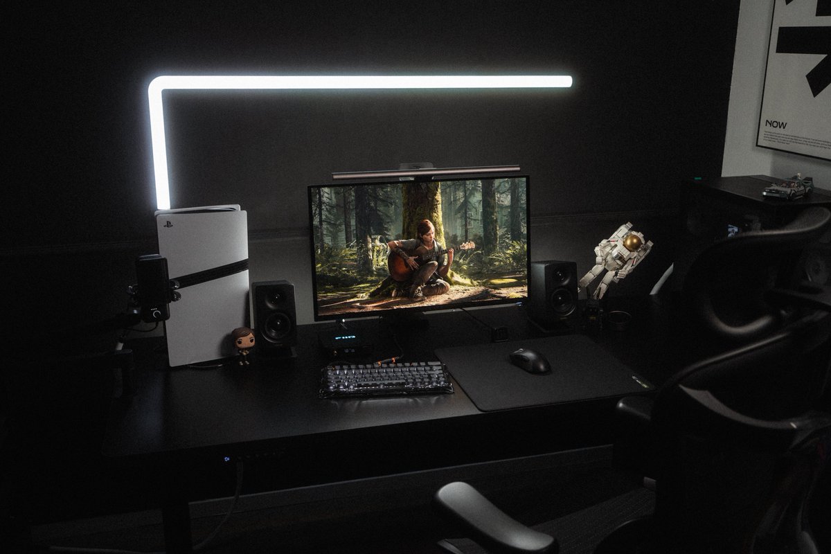 RyoHollywood's tweet photo. clean? #desksetup https://t.co/c4tKGxF64N