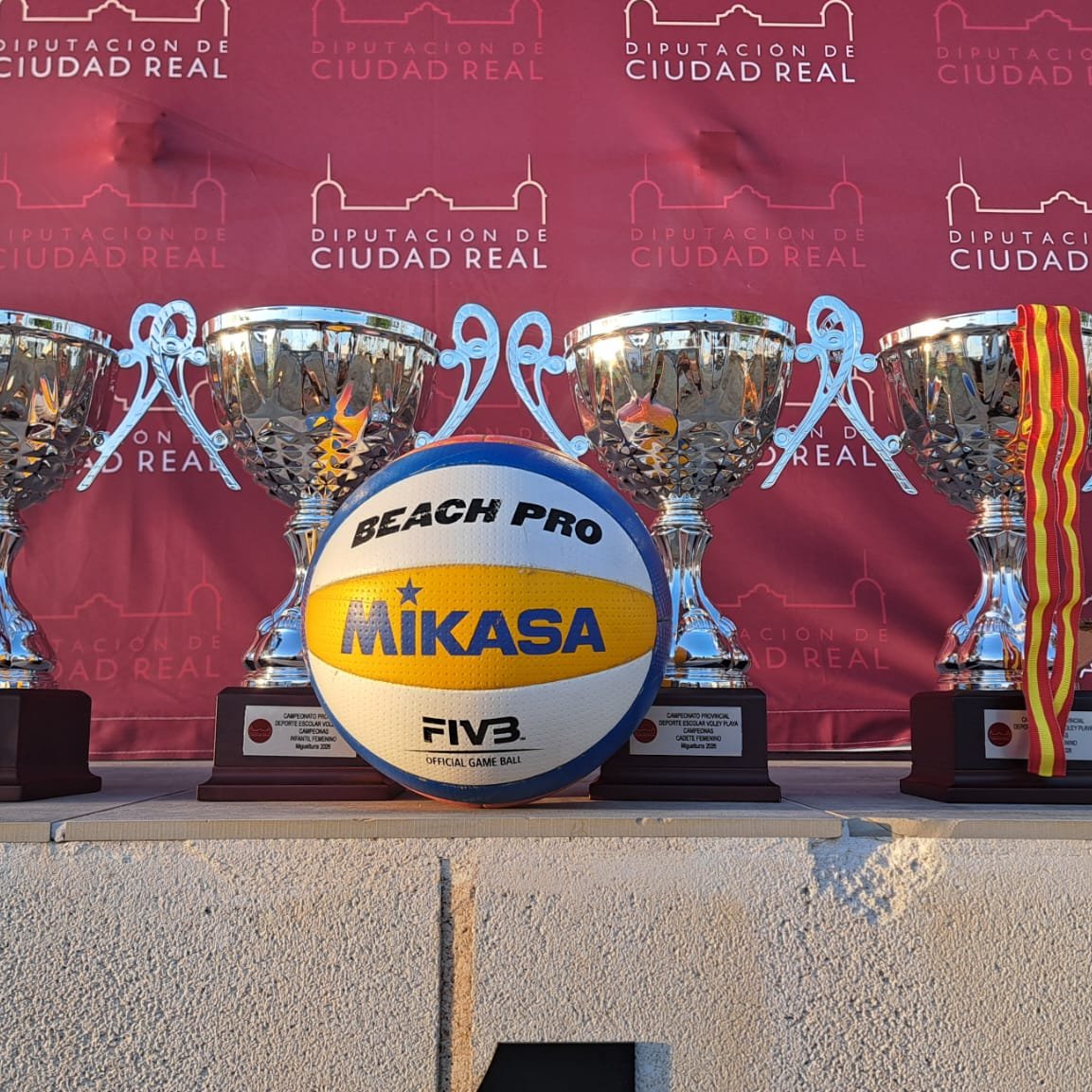 VOXDipuCR's tweet photo. 🏐 El Parque Rivas Moreno de Miguelturra acogió la Fase Final Provincial Escolar de Vóley Playa.

@pa_saldanha acompañó a los jóvenes deportistas en una jornada de competición, convivencia y deporte base.

Apoyar el deporte escolar es apostar por salud, valores y futuro. https://t.co/VUNdxGvc7Y
