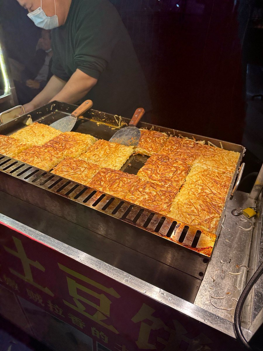 StevenJohnmlvq's tweet photo. Craving crispy fried potato skewers from the street stall! Hot, salty, and totally hitting the spot on a cool evening https://t.co/t6Xhmdcxux