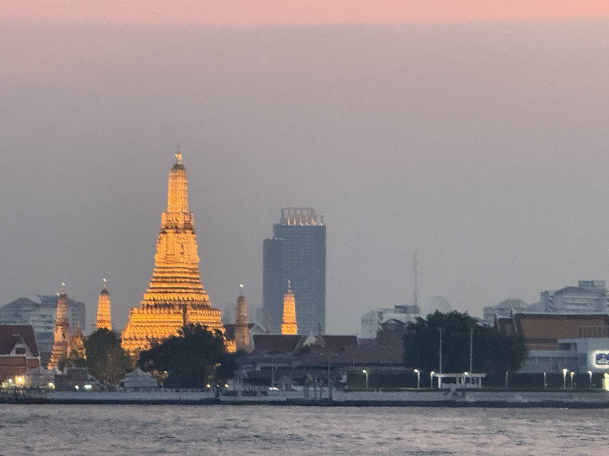 Windslow5's tweet photo. ถ้าอยู่กรุงเทพเบื่อๆ
ลองไปนั่งเรือชมวัดอรุณตอนเย็นก็สดชื่นดีนะ
40 บาทเอง
อากาศดี วิวก็ดีทั้งบนฝั่งและบนเรือ https://t.co/0ygfdr3dns