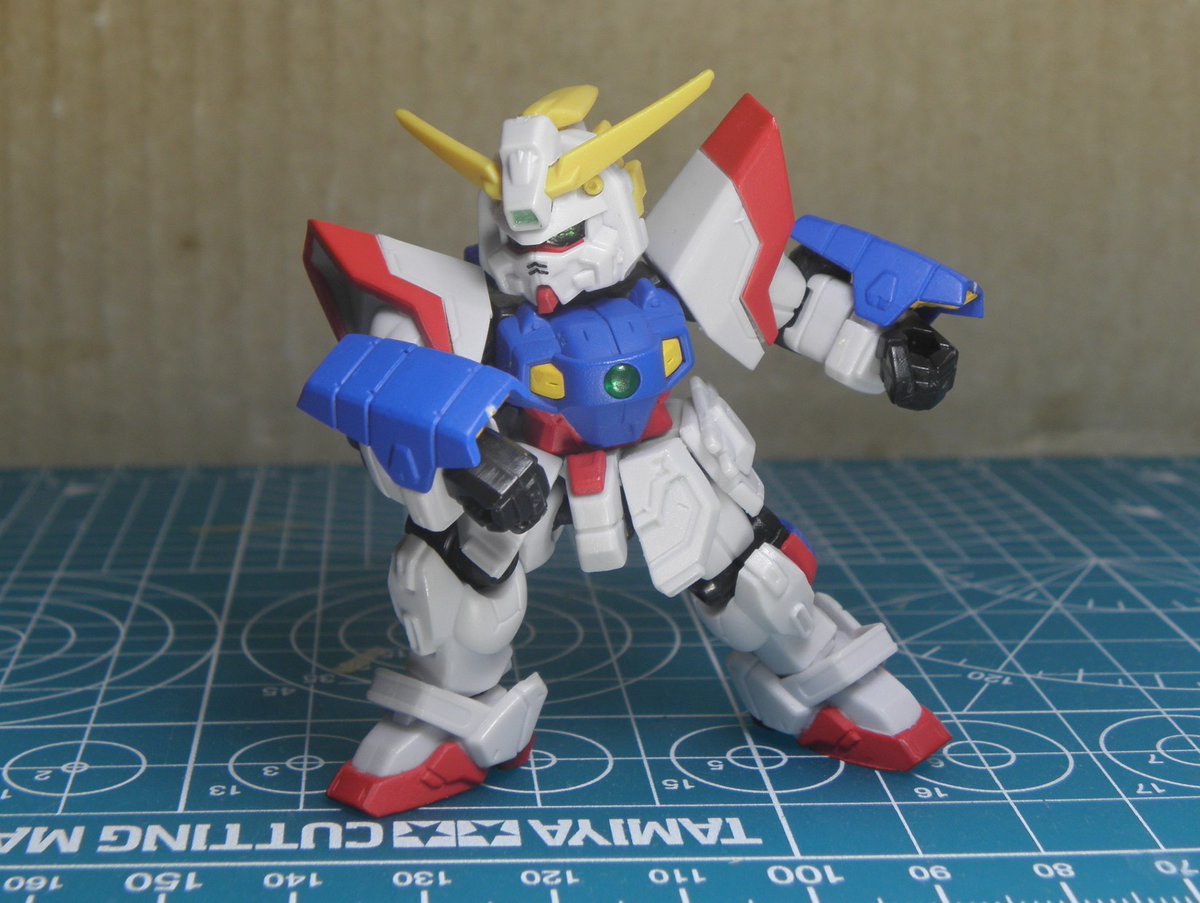 Callistocy77381's tweet photo. #モビルスーツアンサンブル
シャイニングガンダム立て膝計画最終回
股関節を前に出しました。より脚が上がるようになったほか、上げたとき脚が長く見えるようになります。
G～Xの旧キットの頃は結構定番改造だったと思います。
素立ちのとき腿がしっかり見えるようになる効果もあります。 https://t.co/mCzWDLsZ1c