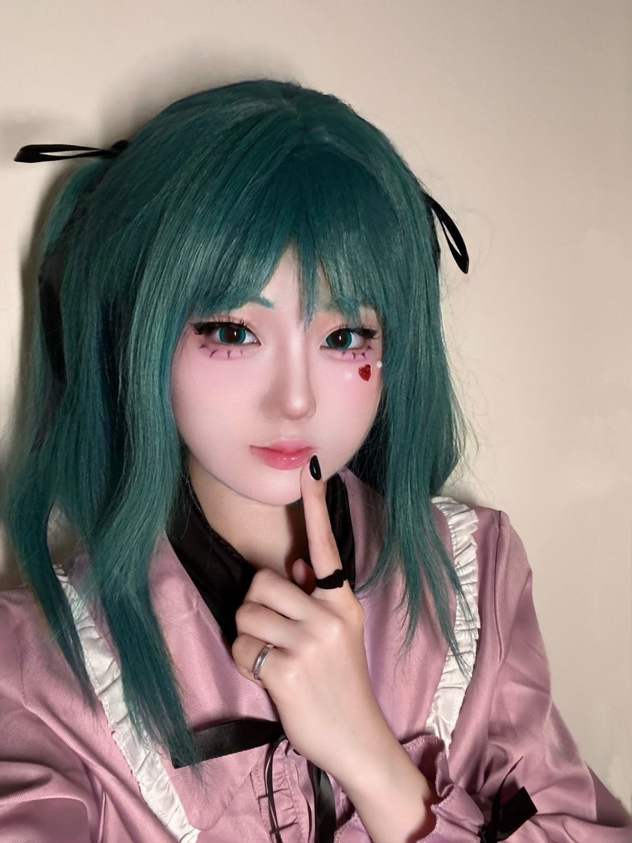 hishion_'s tweet photo. 「もう無理むりもう無理むり」なんて　悪わるい子こだね

#コスプレ
#初音ミク https://t.co/KM45NMAKCM