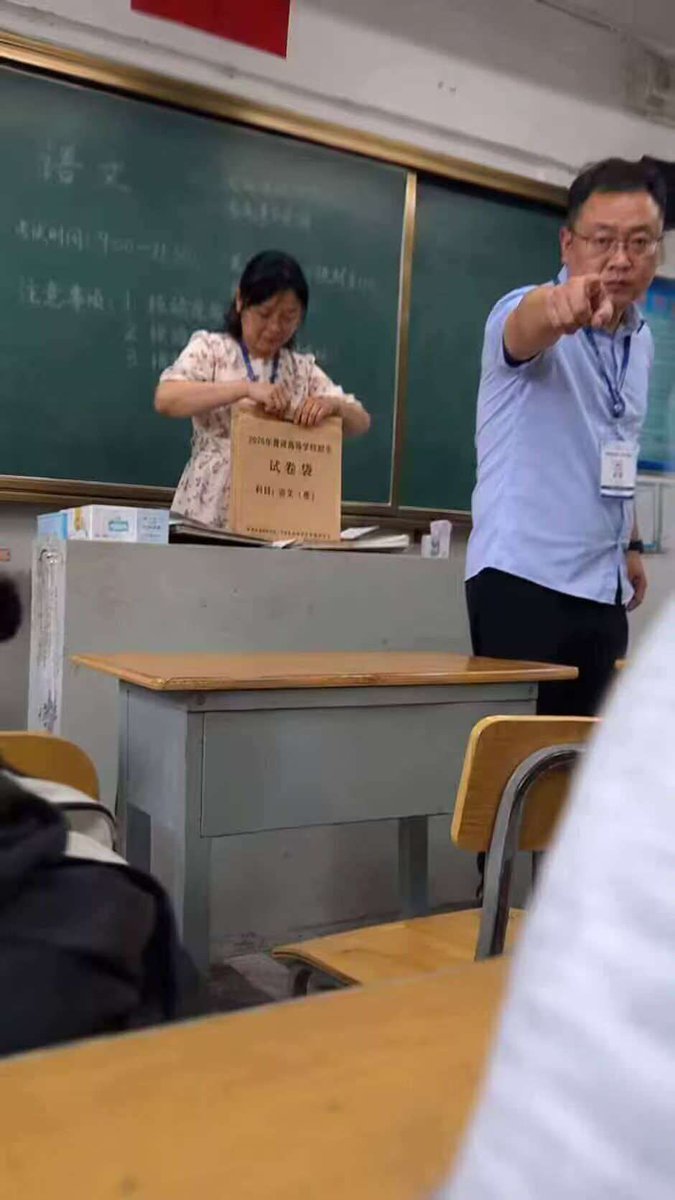 onfoursvn's tweet photo. 带手机进考场被抓了 明年再战兄弟们... https://t.co/8egkusKATR