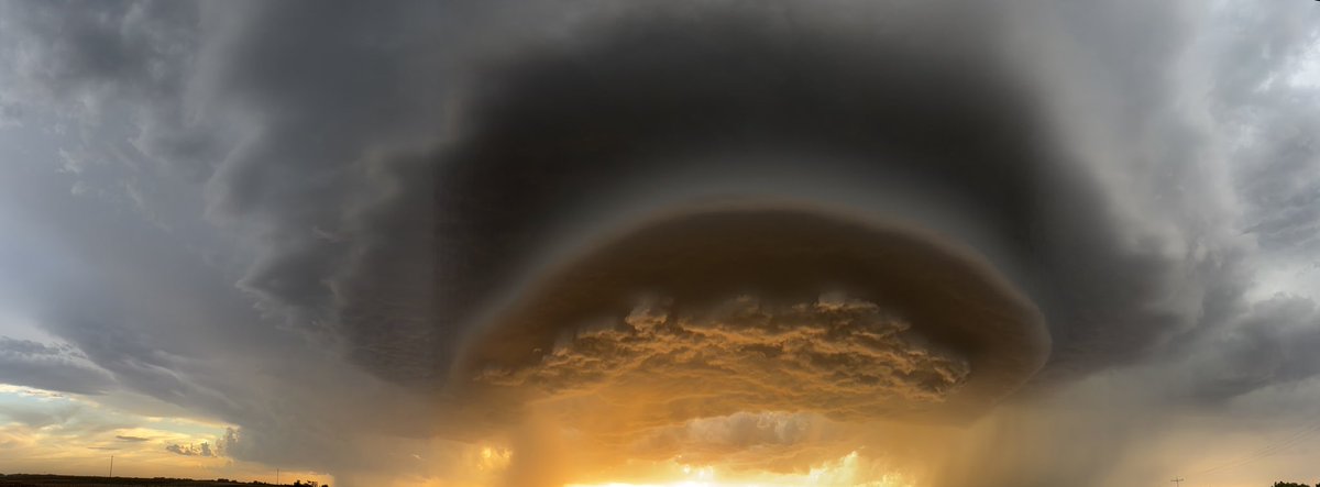 StormhunterTWN's tweet photo. One of the most gorgeous supercells I’ve ever seen in Canada yesterday near Carlyle, SK. @weathernetwork #skstorm https://t.co/LiZZSOsYYU
