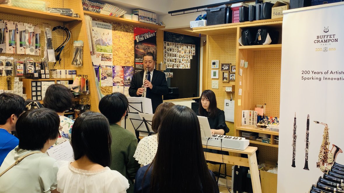 bluedasan's tweet photo. 篠田楽器さんと、ビュッフェ・クランポンさんの、クラリネットフェスティバルに参加させて頂きました！

生徒たちも遊びに来てくれた♪ https://t.co/BWKqOtZw18