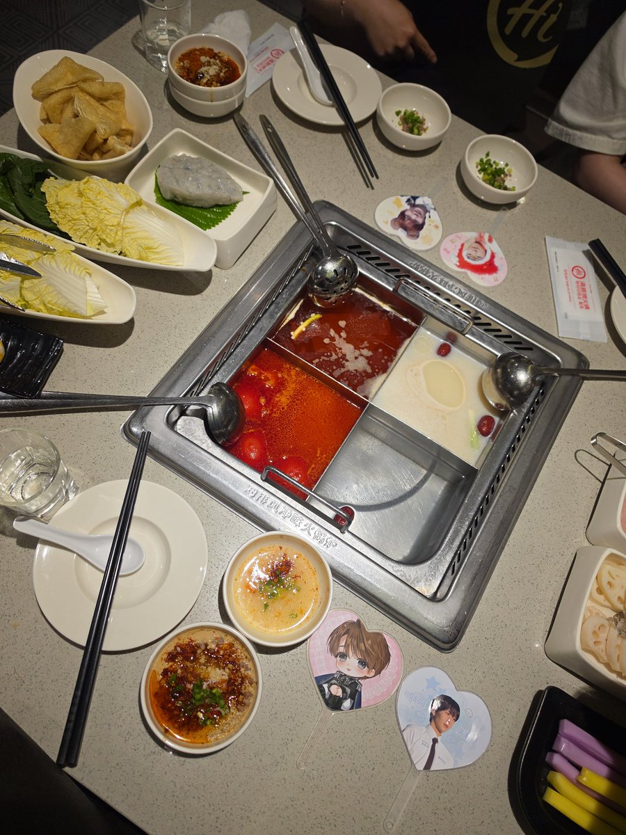 료슈 tweet media