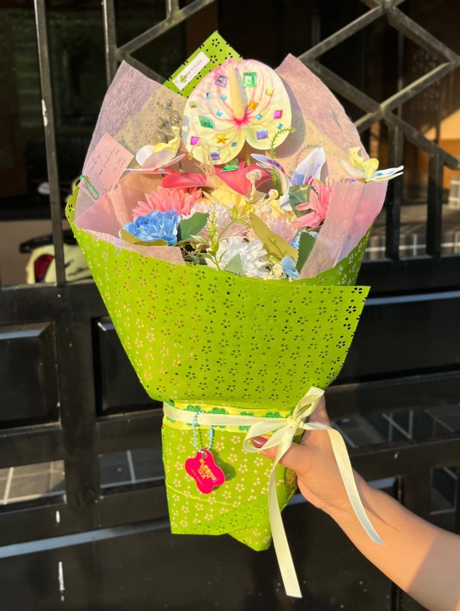 bakpa0w's tweet photo. Heyy, liaat aku abis nemuin yang jual buket bunga caANTIIK abiss 😭🫶🏻 save dulu lah buat beliin cwk kalian ituu 🧚💐 https://t.co/vu08kp6avV