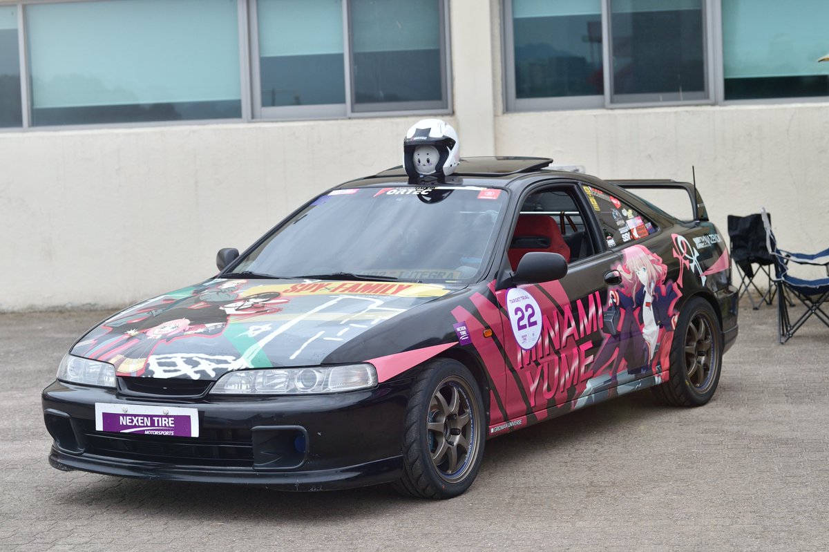 vernasp's tweet photo. 본넷 덕트에 삐져나온 케릭터가 귀엽습니다. #meet_the_itasha_2026 #밋타샤2026 https://t.co/caMNmOcuYL
