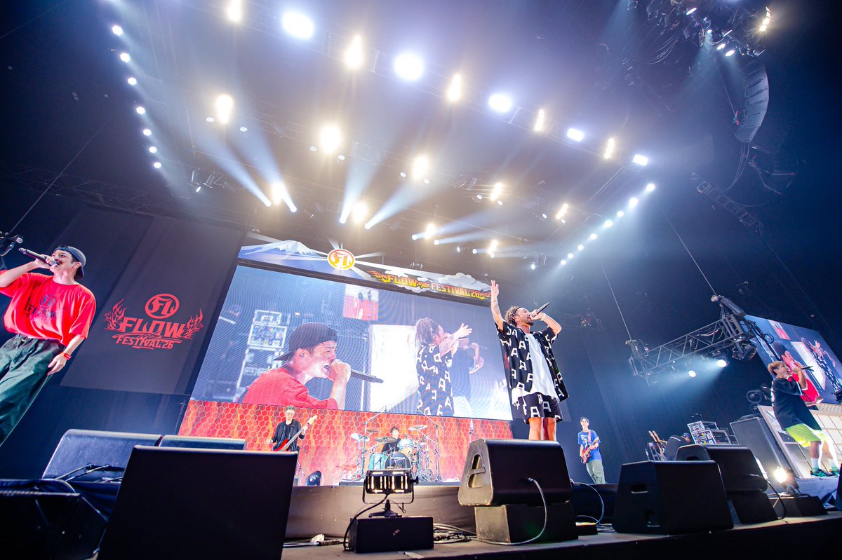 FLOW_official's tweet photo. 📸速報LIVE PHOTO

ロックバンドが創るアニソンロックフェス🎸
『FLOW THE FESTIVAL 2026』🔥

メインステージトリ前を務めていただいたのは
ORANGE RANGEさん(@or_staff)🍊

アニソンを交えたヒットナンバーのオンパレード🎉
歌い、踊り、大熱狂なステージ!!!🎸
会場のボルテージは最高潮に到達🔥🔥🔥

Photo by 
SUGI (@Sugi_Yu7)
郡元 菜摘(@n_t_m_080725)

#ORANGERANGE #FTF2026 #FLOWフェス