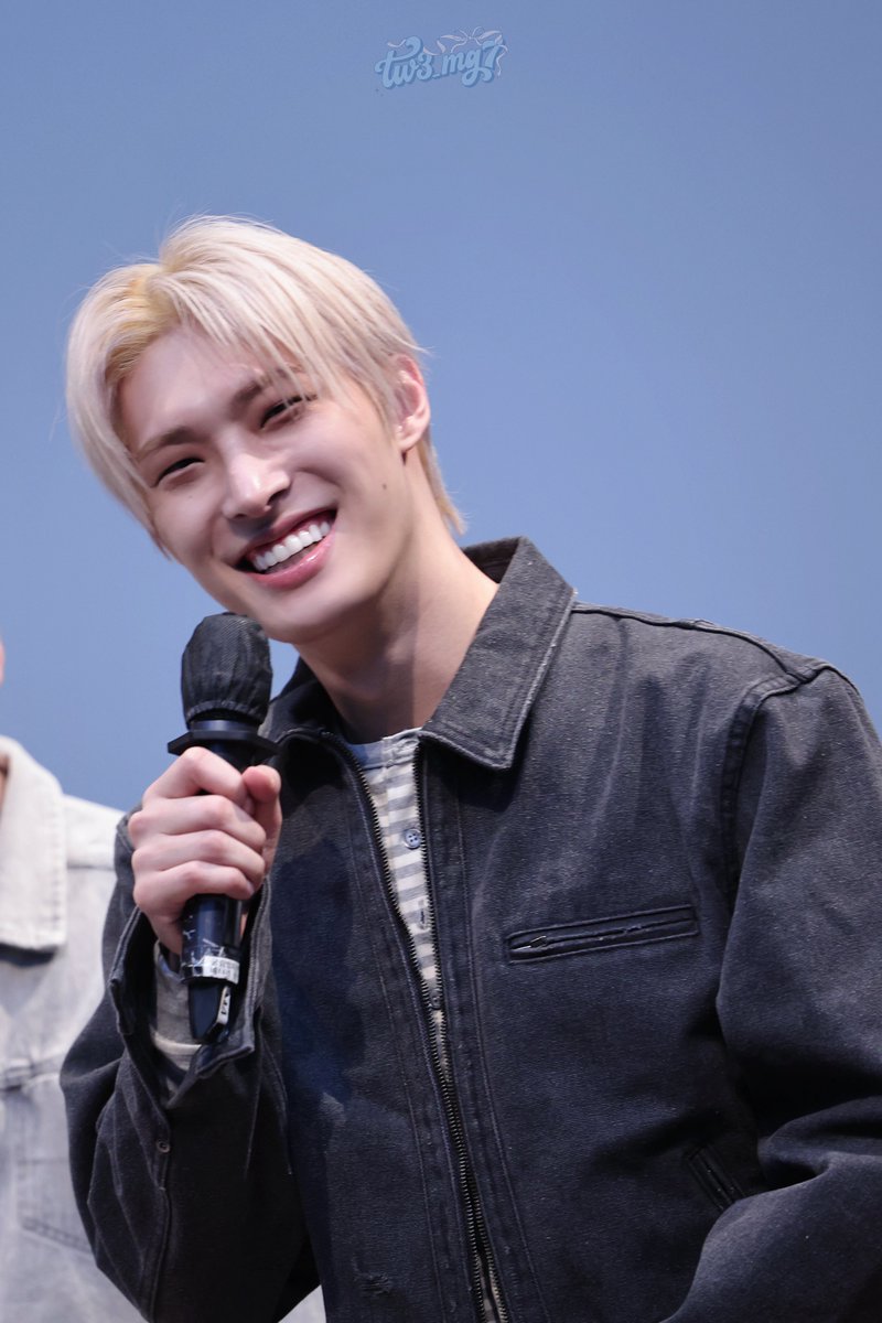 tw3_mg7's tweet photo. 260331 Fromm 팬싸

잡아다!ㅎㅎ💛

#ATEEZ #MINGI  
#에이티즈 #민기 #송민기 https://t.co/9EF4aonqWf