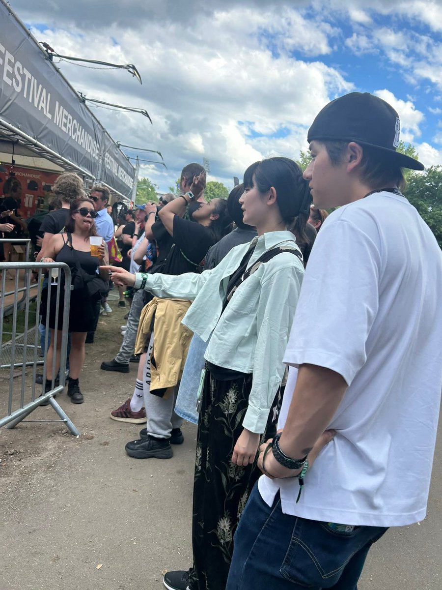 MarkSpohn's tweet photo. @malliecatthews Su checking out merch at festival https://t.co/YK2HSpzZql