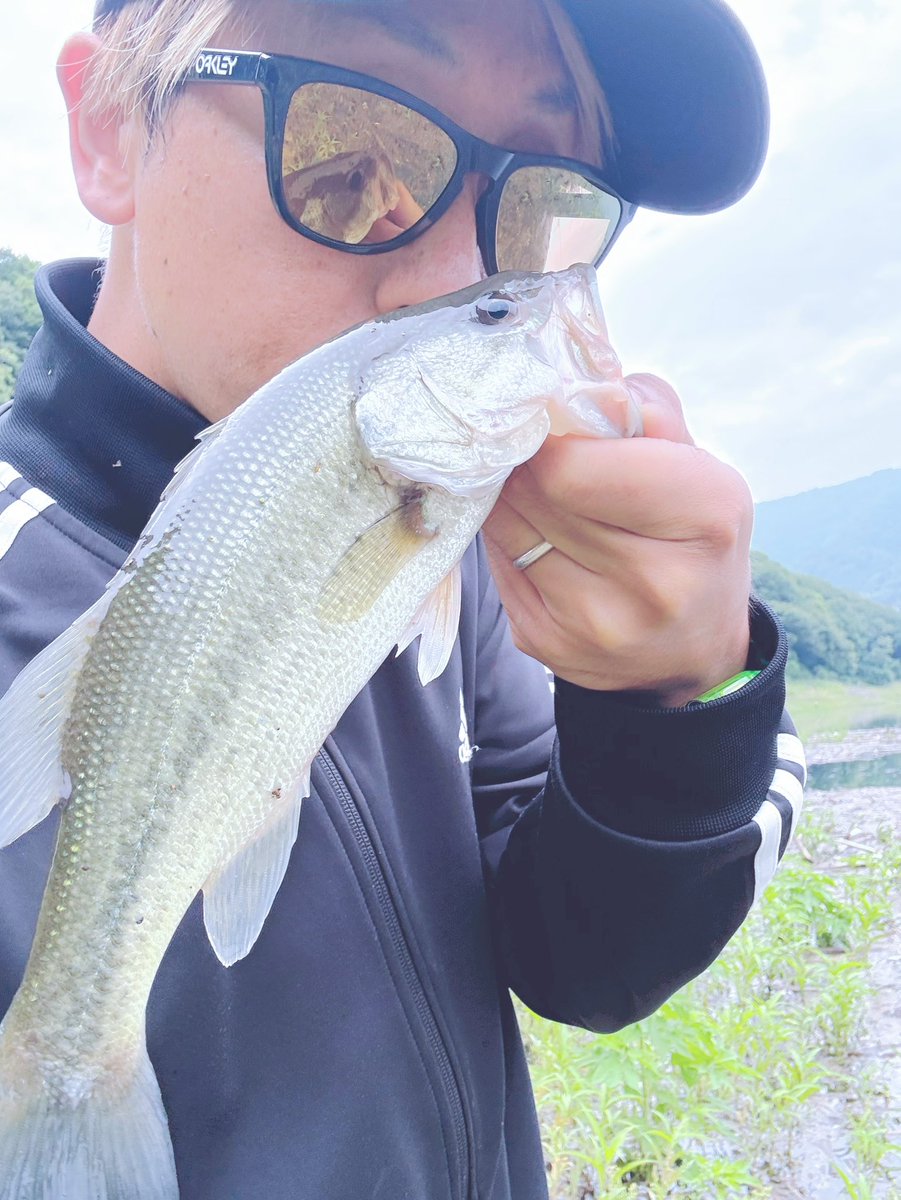 takecchi_tkc's tweet photo. 今日もバス釣りを楽しんできた🎣

朝の4時半から夕方4時までぶっ通し

6匹ほど釣れました🐟

疲れました🥱 https://t.co/femDF5522k