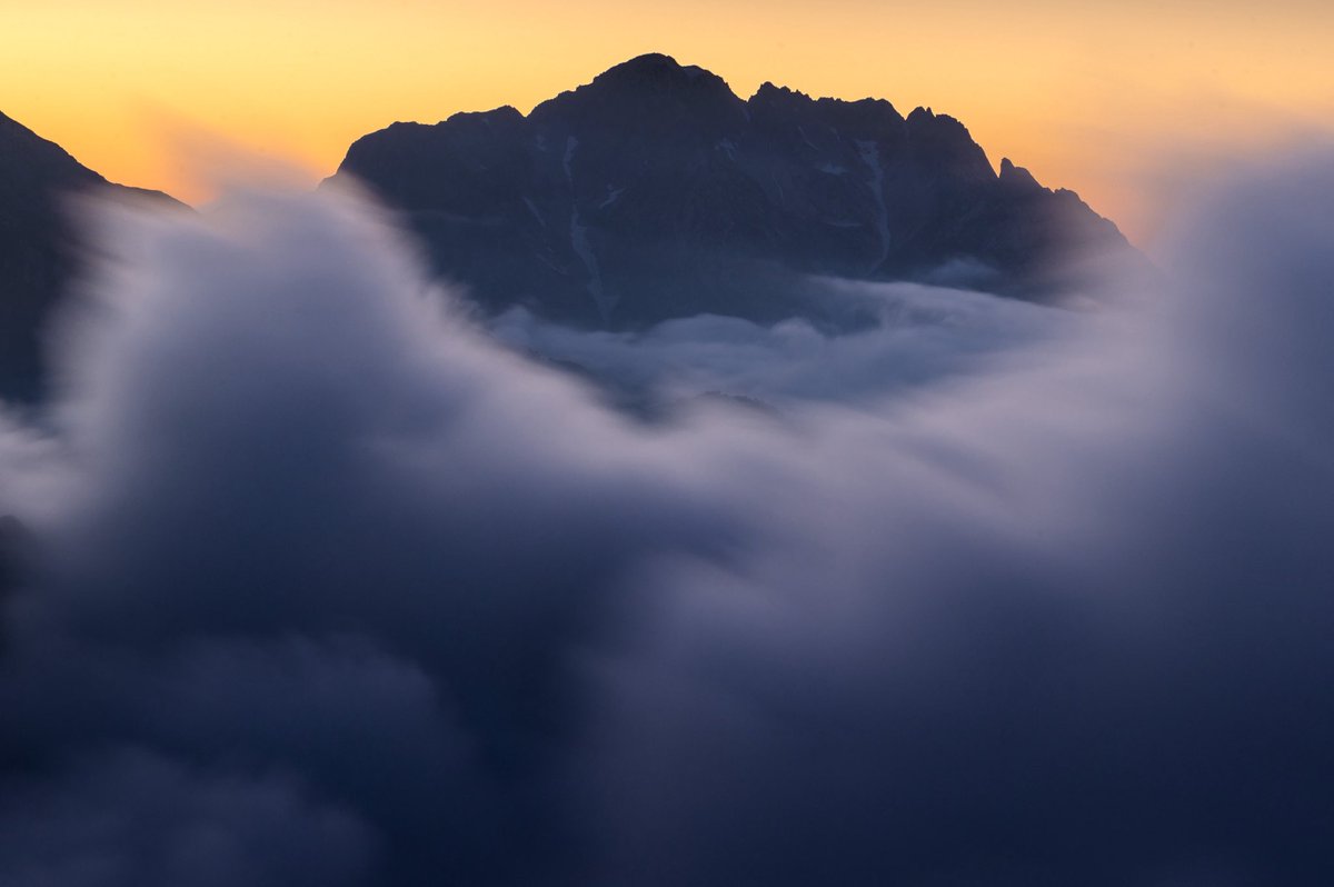 sou_photograph's tweet photo. 山の上でテント泊して、朝夕の景色を見るのが好きです⛰️
 #6月になったのでフォロワーさんに自己紹介しようぜ https://t.co/mycT5rPHfd