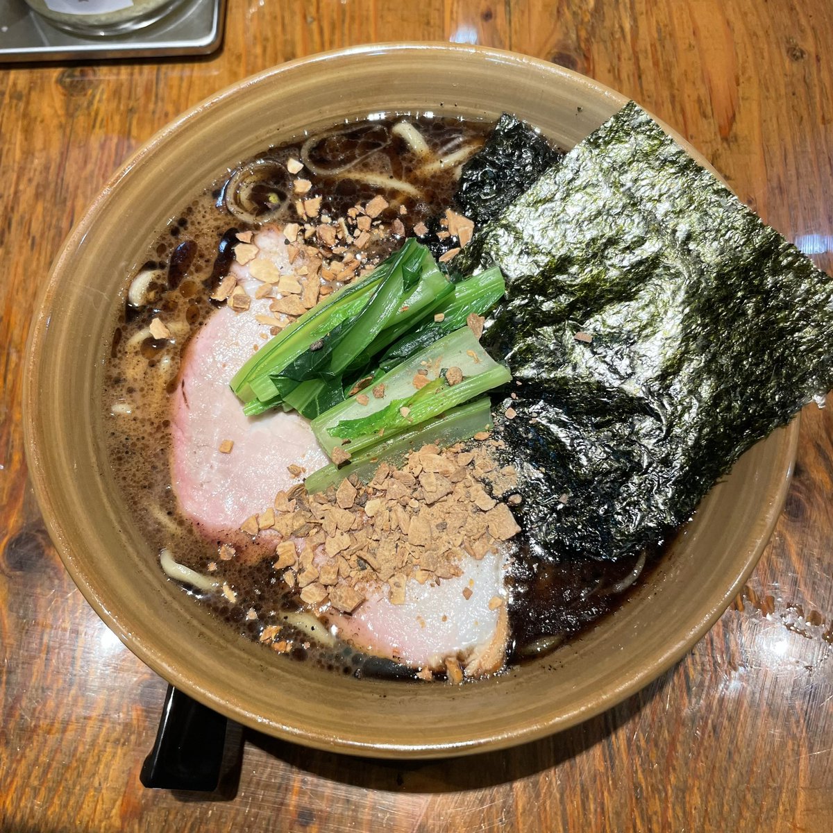 passandgo614's tweet photo. 2026-110🤗
【革新家OCHIAI】落合
ガーリックマー油めん

㊗️6/4 NEW OPEN🎉
豚・鶏スープに飛粋直伝醤油ダレや熊本の天外天直伝ニンニクチップ&amp;マー油💯💯😆想像以上に濃密な出汁感にニンニクのパンチやマー油のコクがプラス💯💯😍
ソラノイロと飛粋が手を組んだ革新家2号店で今日もAmazing day!🥰💞💫 https://t.co/V0jQ3wGbvQ
