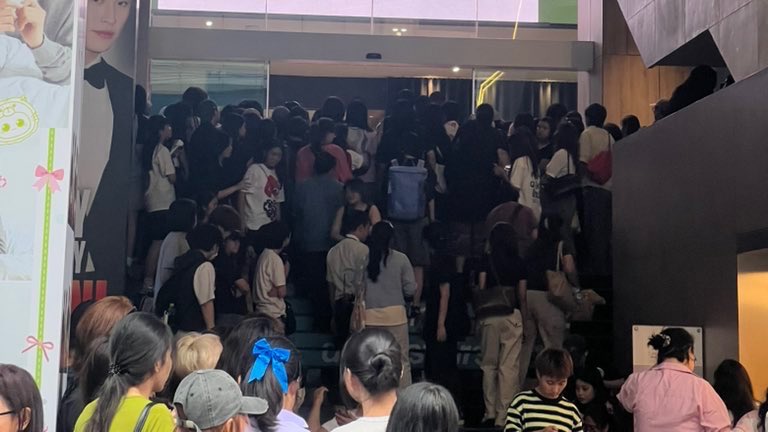 bambirukmuay's tweet photo. ความตั้งใจของนักแสดงและทีมงานออกดอกออกผลแล้วนี่นาาา แก้งลมชวเก่งทิสุบในโล้ก 🥹<3

EWB SIXTH EP
#EnemiesWithBenefitsEP6 https://t.co/Mn5y6XcfXg