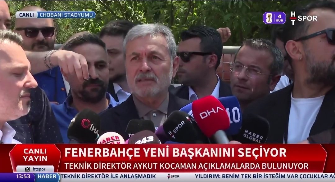 TekYolFener's tweet photo. Aykut Kocaman :"Başkanlar ve yönetimler, kulüplerdeki en önemli organlardır. Onların kararları ve davranışları, teknik direktör ve futbolcuların önünü açıyor ve kapatıyor. Her transfer döneminde yeni oyunculardan bahsediliyor. 

Her sene oyuncu geliyor ama verimsizlik ortamında tırnak içinde söyleyeceğim, "Çöp" haline geliyor. Fenerbahçe'nin son dönemindeki en önemli sorunu, diğer branşlar için aynı şeyleri söyleyemem ama, futbolu yönetenlerin verimliliği arttıramama sorunu oldu. Umarım bu kez elverişli olur. 

Özne ben değilim burada. İki başkan adayı özne. Doğru çaba göstereceklerine inanıyorum.

Son 7-8 senede hiçbir şeyle uğraşmama rağmen ve hiç kimseyle temasım olmamasına rağmen bu ayrışmaya dahil oldum. Bundan son derece rahatsızım."