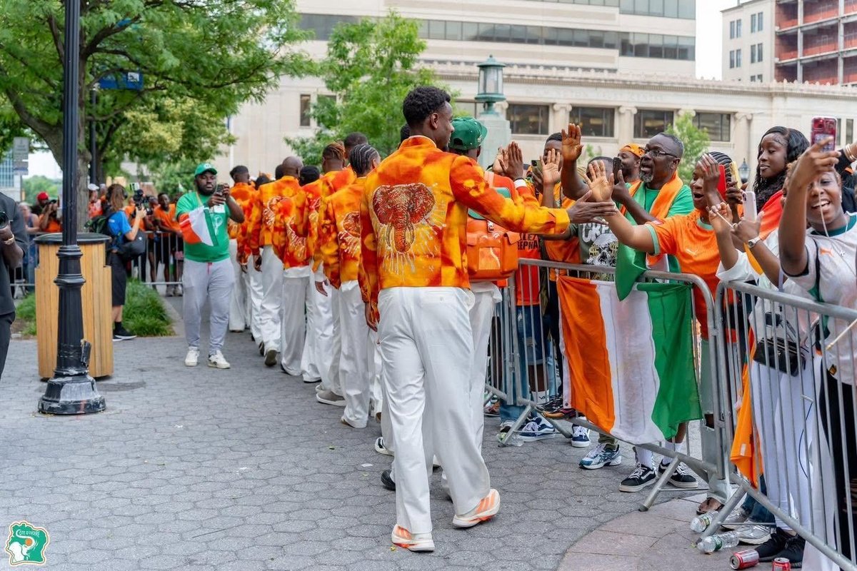 RadioCiv's tweet photo. Atterrissage réussi pour nos Éléphants à Philadelphie !
Un immense merci aux Ivoiriens des États-Unis pour cet accueil mémorable et chaleureux.
Préparez-vous à vibrer ! Ne manquez rien de la Coupe du Monde, à suivre en exclusivité du 11 juin au 19 juillet sur @RadioCiv  et La 3. https://t.co/fOcsb7Wuz3