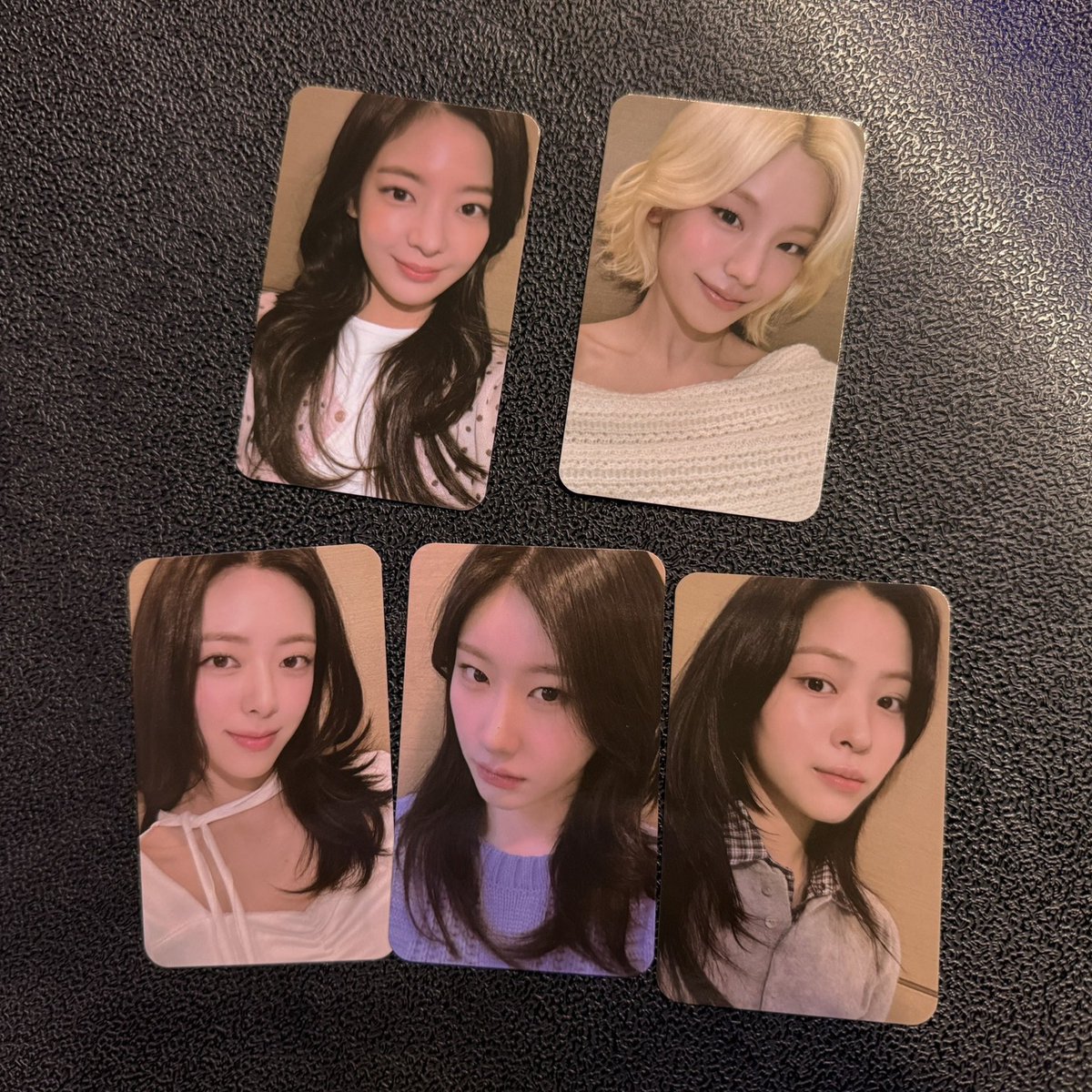 sullyoon2222's tweet photo. 있지  ITZY 팬콘 포카  양도 합니다 

4.3⭕️

YEJI LIA RYUJIN CHAERYEONG YUNA born to be untouchable 예지 리아 류진 채령 유나 본투비 언터쳐블 사웨 대면 특전 사운드웨이브 럭드 럭키드로우 미공개 포카 응모 폴라 팬싸 당첨 공방 poca photocard soundwave https://t.co/4aqQTiRu9s