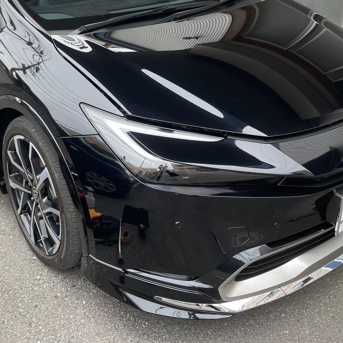 dent__justice's tweet photo. トヨタ60系プリウス デントリペア施工例です！
埼玉県新座市まで出張いたしました
ボンネットに横長状の凹みが10センチ以上に渡ってありました。
自転車が当たったそうです💦
アルミ製のパネルですが問題なくデントリペアで綺麗に治ります✨
ご依頼ありがとうございました😊 https://t.co/A7k7GFe0Ii
