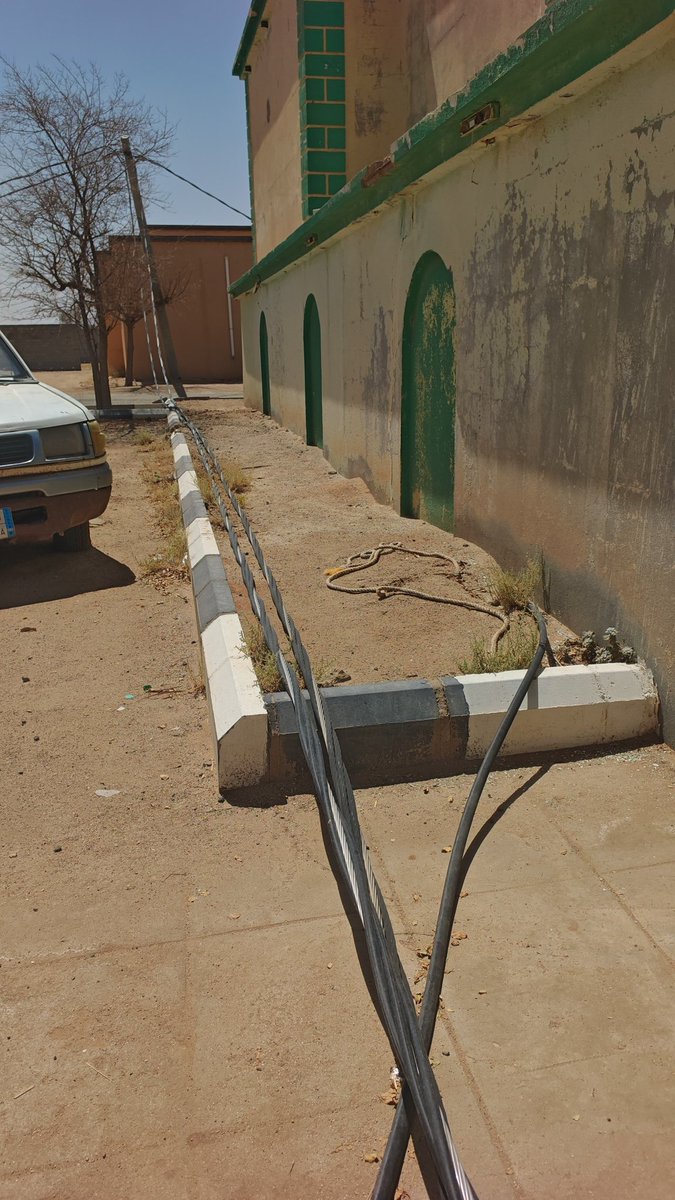 a_otaibi2's tweet photo. @SaudiEnergyCare فيه ماصورة كهرباء سقطت بالشارع والكيابل على الارض والوضع خطير جدا 
نرجو ارسال فرقة اصلاح فورا https://t.co/M6bLK6sXqY