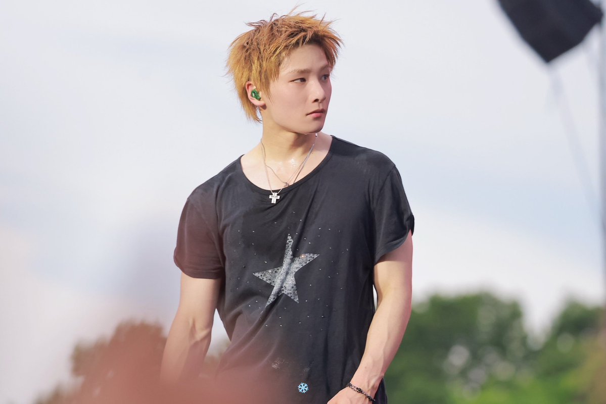 2wINter8's tweet photo. 260606 Gov Ball #아이엔 

🥹🩷 https://t.co/M5rP1MkCmN
