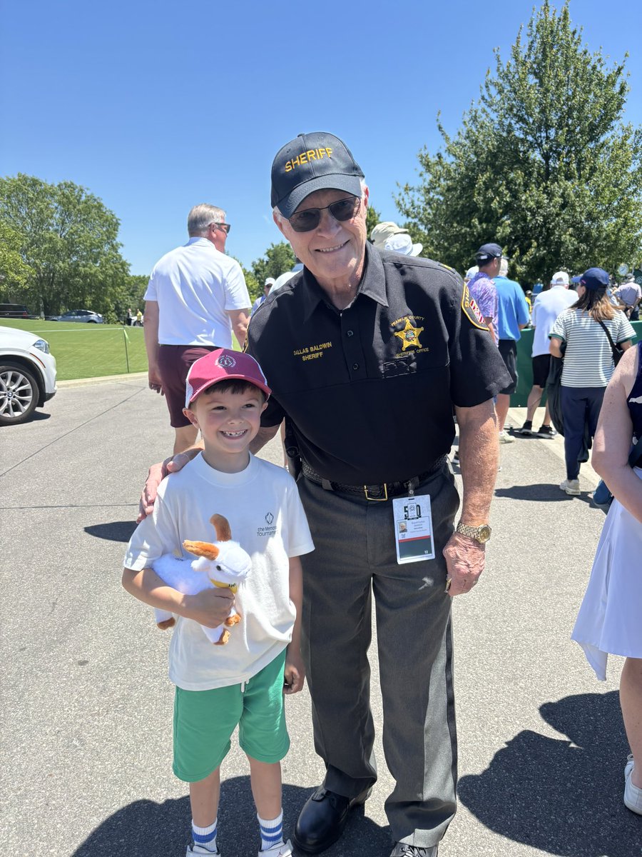 OHFCSO's tweet photo. As we head into the final day of the Memorial Tournament, we’re sharing one of our favorite moments from the week. 7 yr old Fielder was beyond excited to meet Sheriff Baldwin, and after a BIG high-five, Fielder received one of the Sheriff’s challenge coins!
The smile says it all. https://t.co/X4iyD8ci2W
