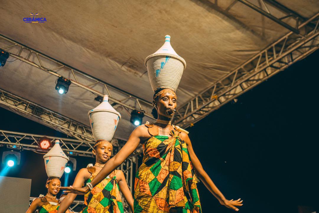 IngoMagazine's tweet photo. Les groupes traditionnels Amagaba, Intahemuka, Umuco, Yagamahoro, Ruciteme Batimbo de Buyenzi, Birinzi Vya Ntare de Muramvya, Gitega Drummers, Abadasigana Team et Vumera ont mis en valeur la richesse du patrimoine burundais à travers tambours &amp; danses traditionnelles
#UmukozoFest https://t.co/eU9wP7bkHP