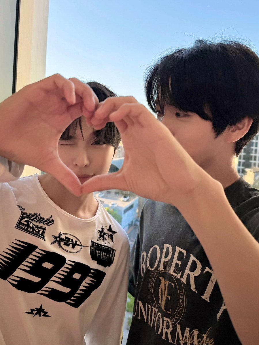 blackcatsarenot's tweet photo. 싫어하는 사람보다 그걸 이길만큼 좋아하는 사람이 많기때문에 살아있는 씨피 댕쿨
love는 hate보다 강하다💚♥️ https://t.co/6lYV6qrgWG