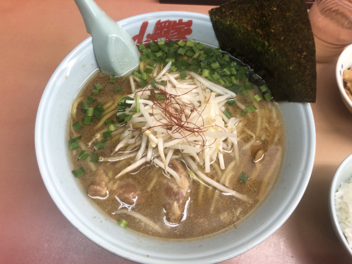 li_ico's tweet photo. ラーメン山岡家 上尾店
あいも変わらず夜中も混んでる
期間限定
豚バラなんこつラーメン中盛カタメ
メンマ別皿
なんこつ美味いけどちっさいのが2個しか入っておらず食べたら終わり
なんか残念
もっと入っててなんこつ食べてもスープで感じられたら満足したんだけど
#ラーメン山岡家 https://t.co/HITbLBLTwr