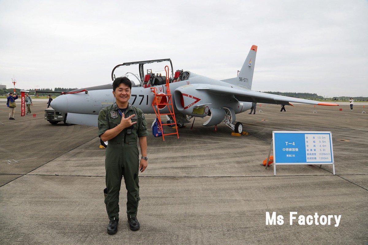 MSFacto0011's tweet photo. 〝ミッションクリア〟
2026年6月7日入間基地ランウェイウォークに行ってきました！
今回のミッションはRWウォークのセンターを陣取る&amp;セッターさんに会うでした‼︎
朝一に行ったのでセンター確保&amp;セッターさんにも会えて、去年師匠の写真展に来てくれたお礼とブツが渡せました❣️
覚えてくれてました😊 https://t.co/HH5huboegx