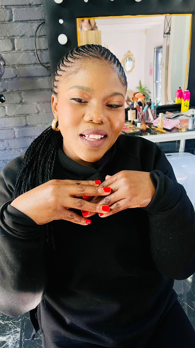 LeeAnnWaModise's tweet photo. Get your hair done and free gel on hands👌 we are in Vorna valley Midrand https://t.co/ms9tj1MewY