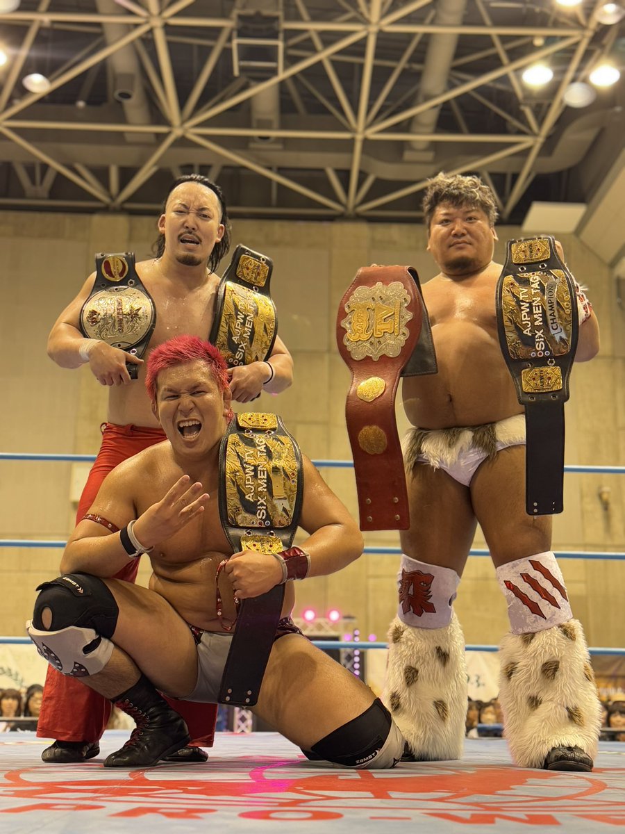 honda08125's tweet photo. 俺は今最高な気分‼️‼️‼️

この3人でベルトを奪取できて幸せだ‼️‼️‼️

山形、ありがとう‼️
#ajpw https://t.co/rhHnr8jncg